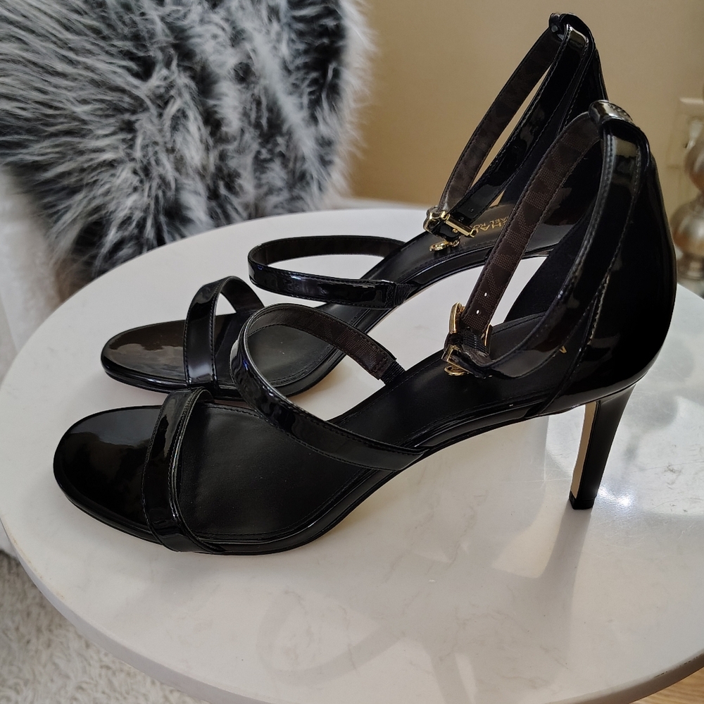 🆕⭐ Micheal Kors Black Patent Sandals Heels - Picture 11 of 16